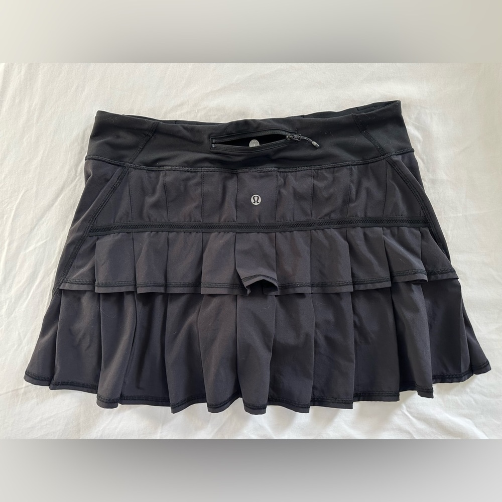 Lululemon Women’s Black Skirt Shorts 8